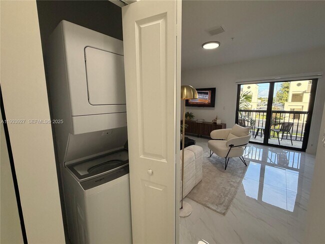 Foto del edificio - 2308 E 4th Ave