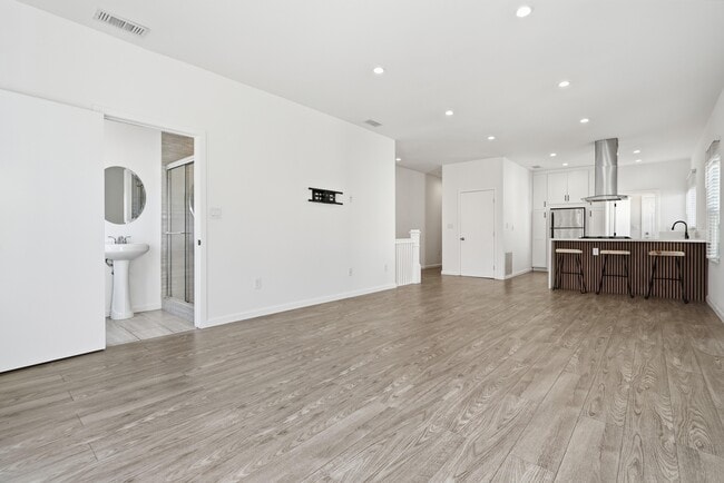 Building Photo - 455 S Rexford Dr