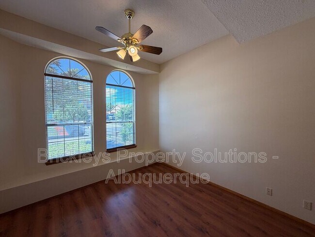 Foto del edificio - 7281 Spruce Mountain Loop NE