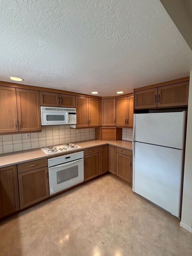 Foto del edificio - Single Level 3 Bedroom 2 Bathroom Bennett Valley Home with large private backyard