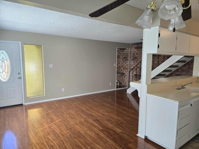 Building Photo - 2 Bedroom Smithridge Greens Condo