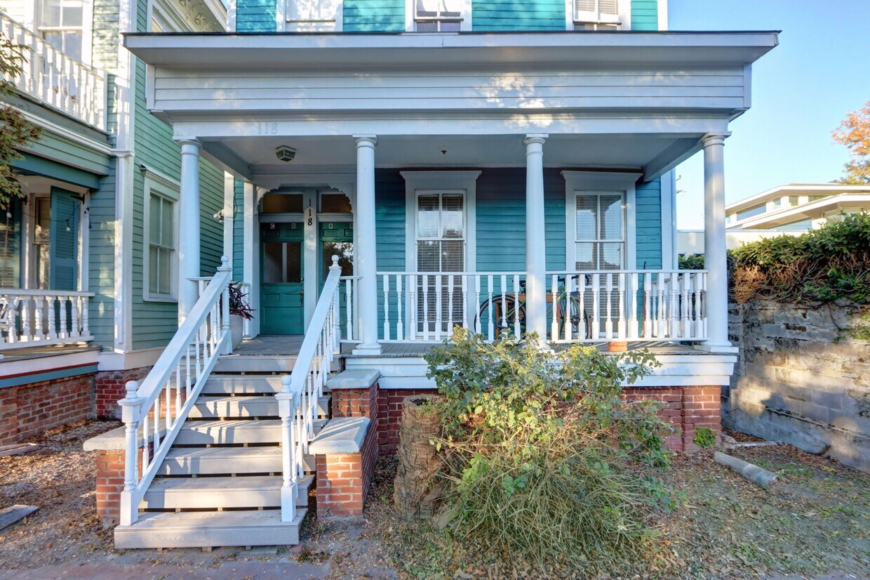 Building Photo - Two Bedroom Historic Apartment - Close to Forsyth - SCAD