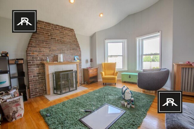 Building Photo - 3 bedroom in Brookline MA 02446