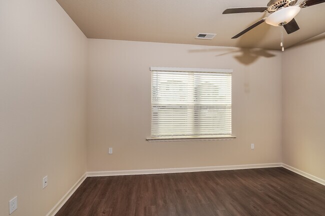 Building Photo - 6483 Rainbow Row