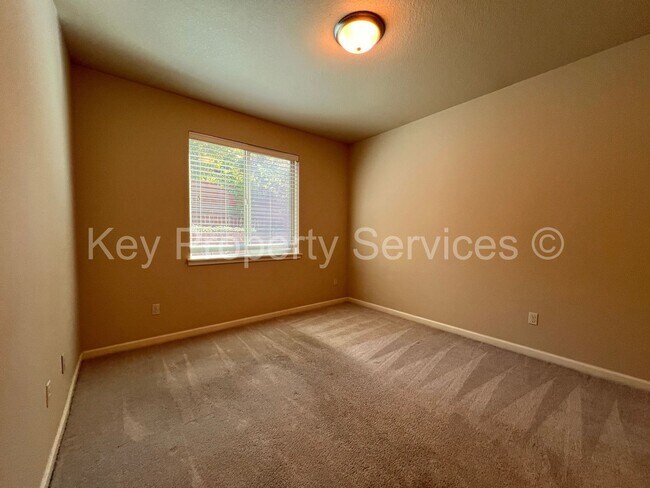 Foto del edificio - AVAILABLE NOW! Hazel Dell 5 Bedroom Close ...