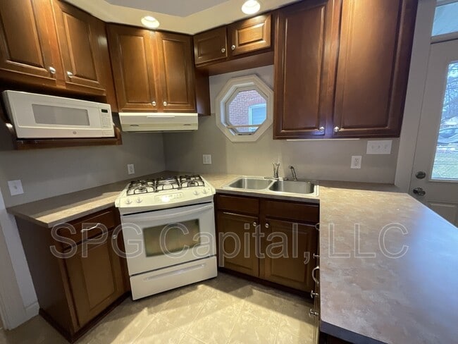 Building Photo - 218 W Middle St