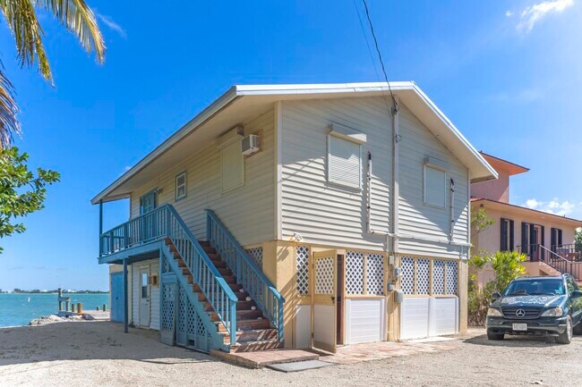 Building Photo - 757 La Fitte Rd