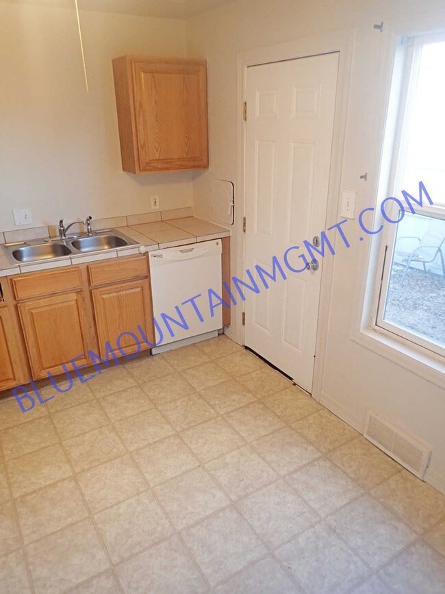Building Photo - 1509-1515 E Caramillo St