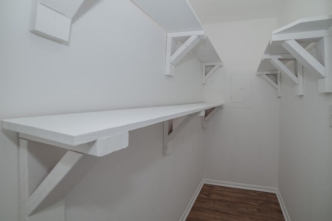 Building Photo - 6736 Willowbrook Dr