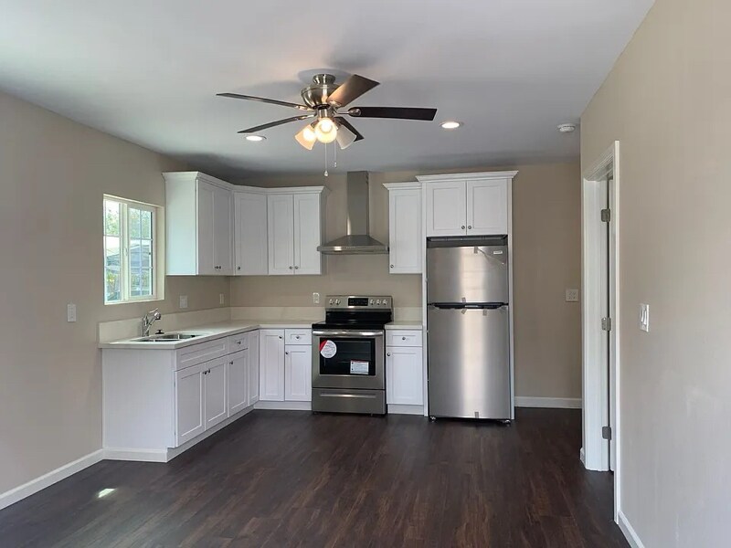 Foto principal - 12425 Bromwich St