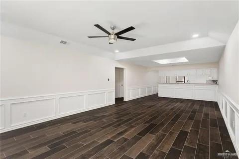 Building Photo - 301 E La Vista Ave