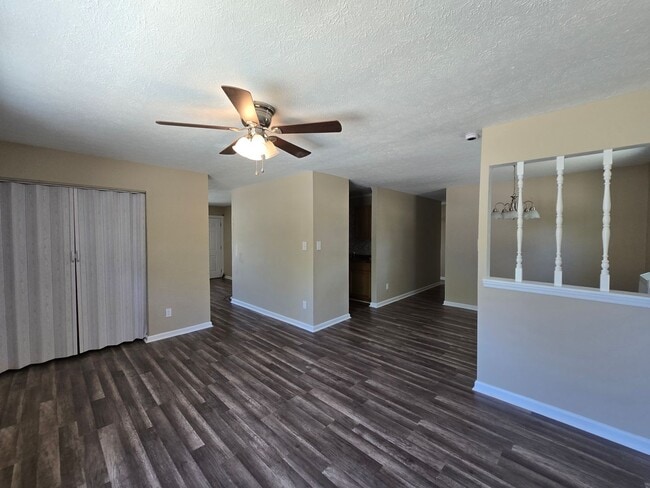 Building Photo - 5523 Livingston Dr
