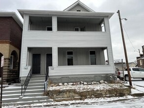 Building Photo - 162 N 7th St