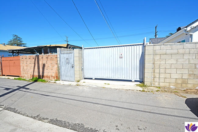 Building Photo - 17412 Saticoy St