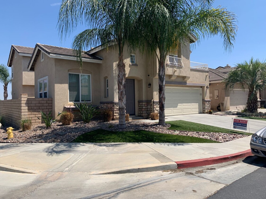 Foto principal - 4 bedroom Home for Rent in Menifee