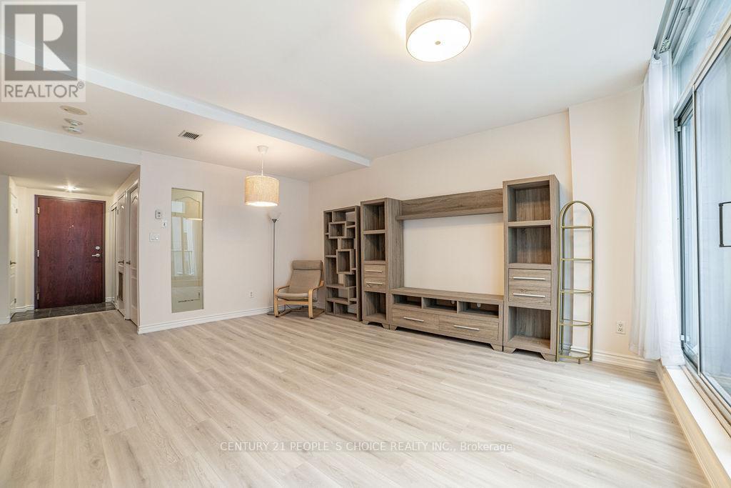 Photo principale - 263-263 Wellington St W