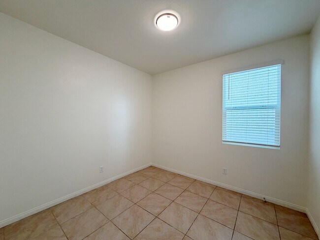 Building Photo - 6983 Cottage Vis Ave