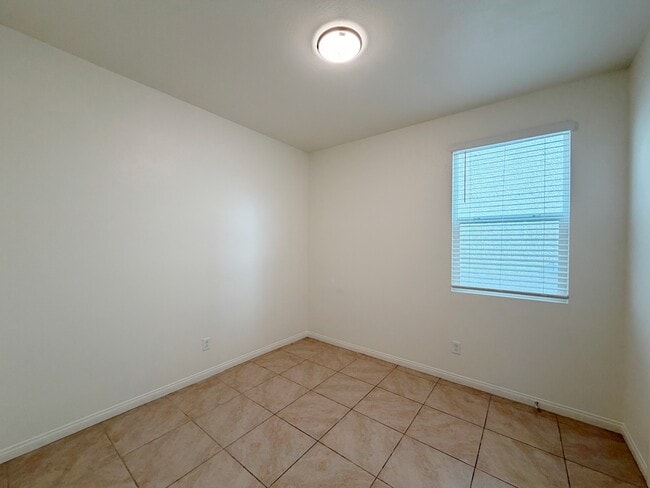 Foto del edificio - 6983 Cottage Vis Ave