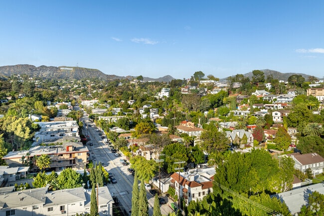 Building Photo - 2408 - 2416 1/2 N. Beachwood Dr