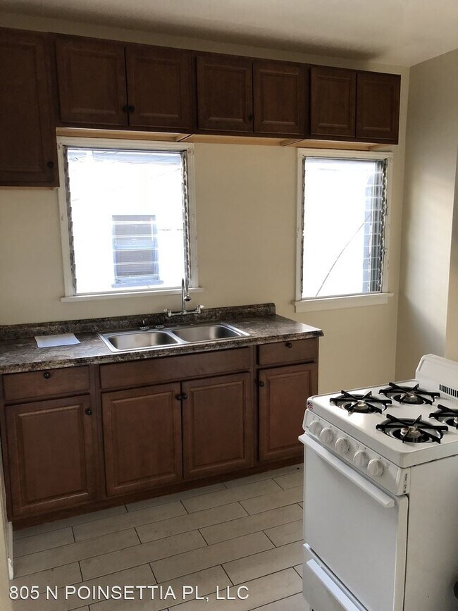 Foto del edificio - 805-807 N Poinsettia Pl