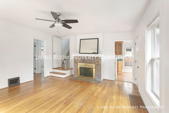 Building Photo - Beautiful 5-bedroom 3 bath 1929 Cape Cod h...