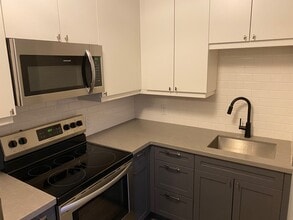 Building Photo - 1143 Main St E