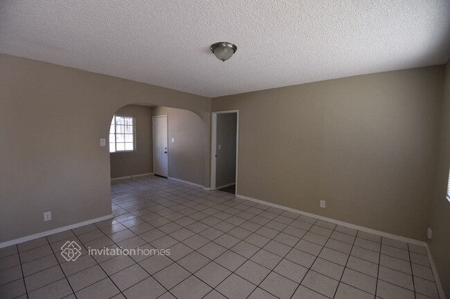 Building Photo - 10391 Cypress Ave