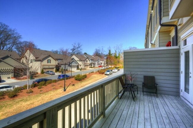 Building Photo - 211 Cole St NE