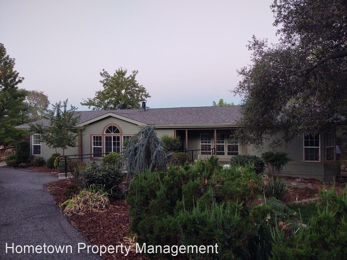 3 br, 2.5 bath House 10990 Lorenson Rd House Rental in Auburn, CA