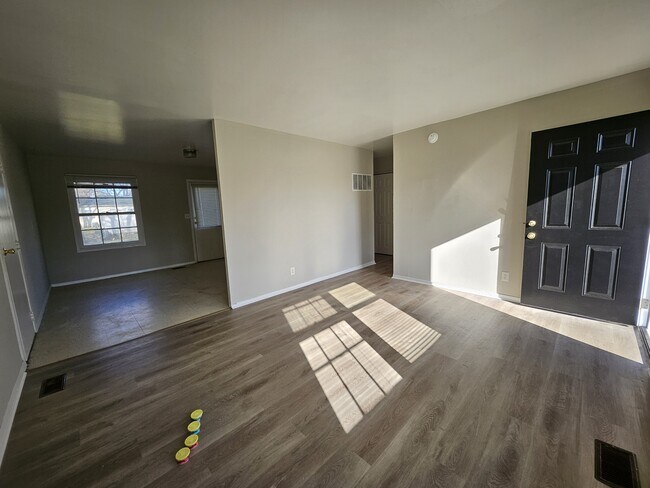 Building Photo - 8414 Meadowlark Dr