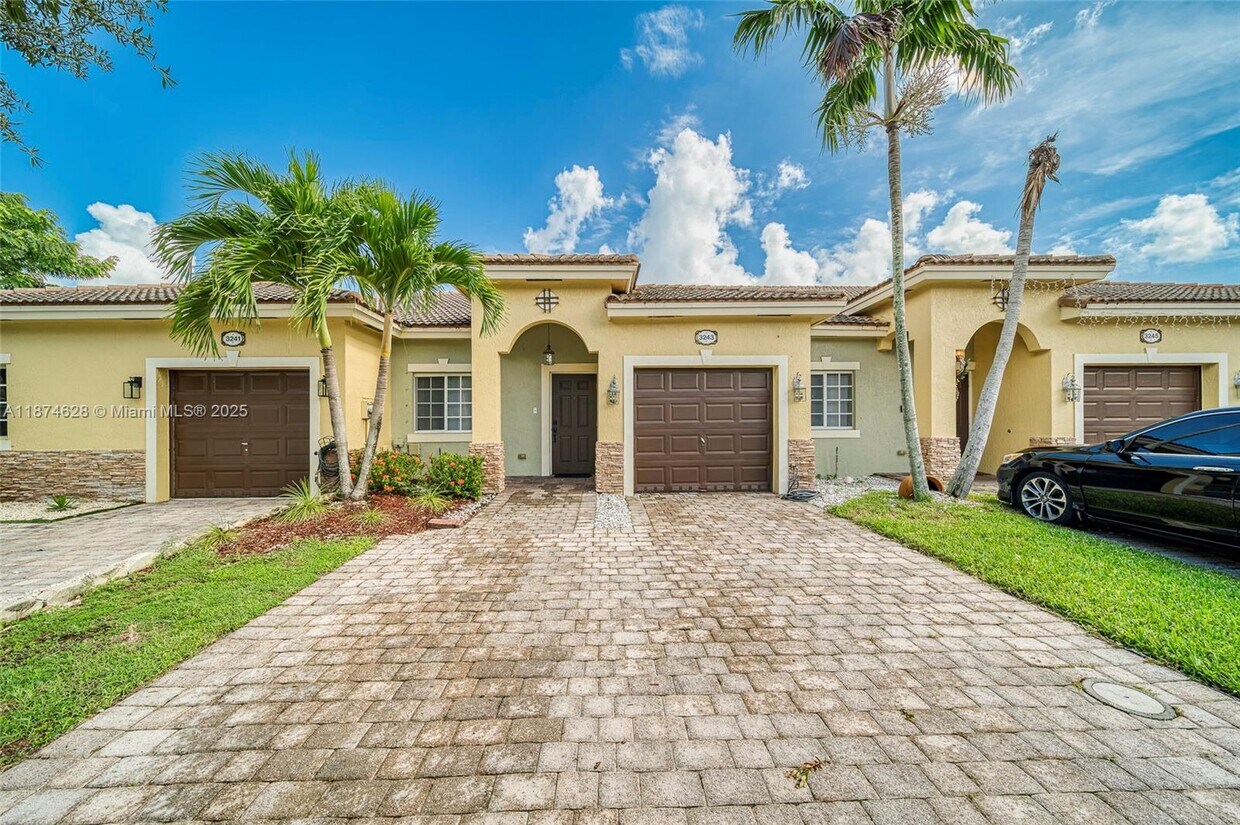 Foto principal - 3243 NE 11th Dr