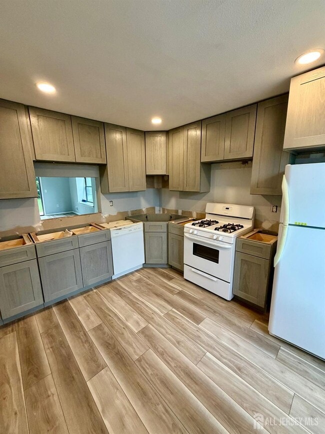 Building Photo - 289 Bromley Pl