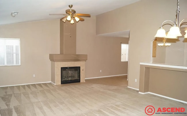 Building Photo - Spacious 4 Bedroom / 2 Bath Home – Fully Equipped Kitchen | Bakersfield, CA 93312