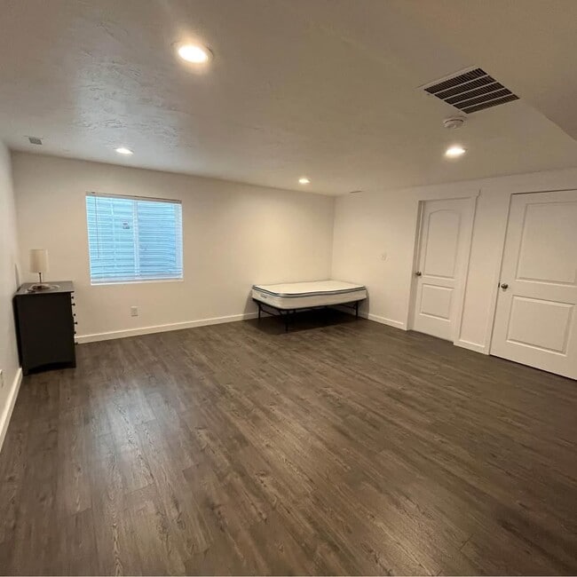 Basement Master - 368 N Passage Ct