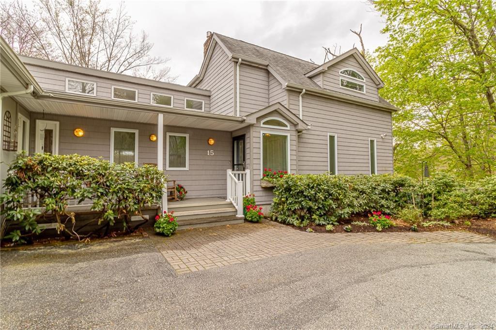 15 Scotch Cap Rd, Waterford, CT 06375 Room for Rent in Waterford, CT