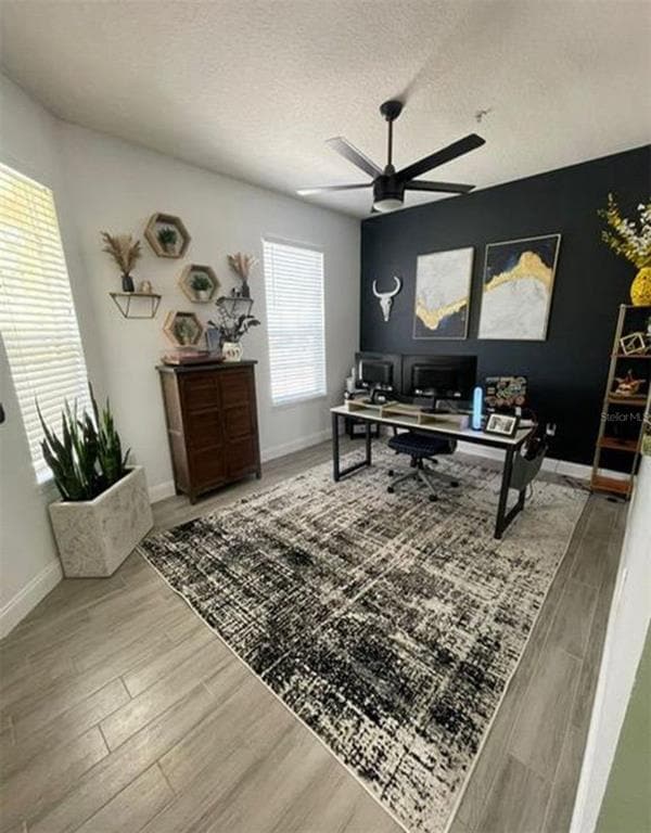 Foto del edificio - 10400 Eastpark Woods Dr