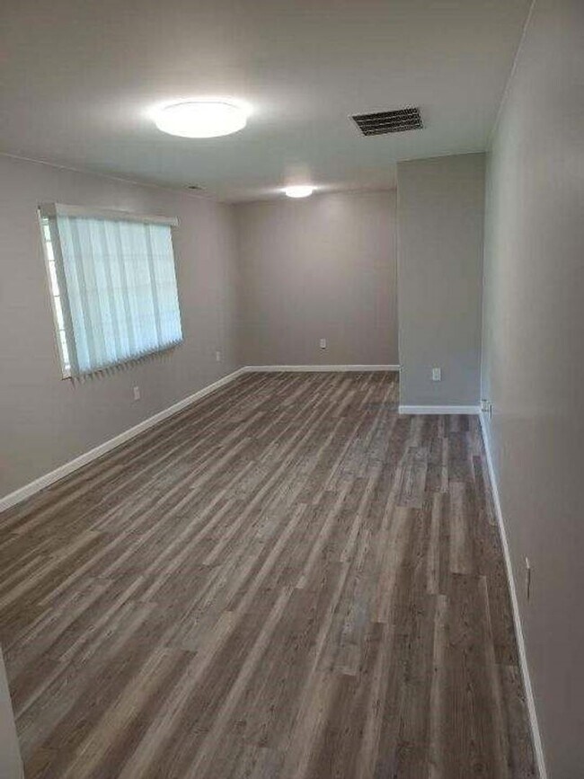 Foto del edificio - 3 Bedroom home in quiet southwest neighbor...