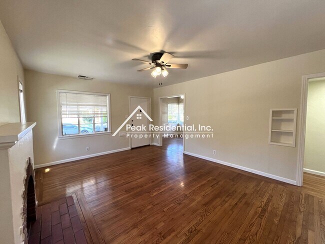 Foto del edificio - Charming Land Park 2bd/1ba Duplex-Must See!