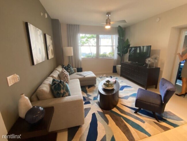 Foto del edificio - 8125 SW 72nd Ave
