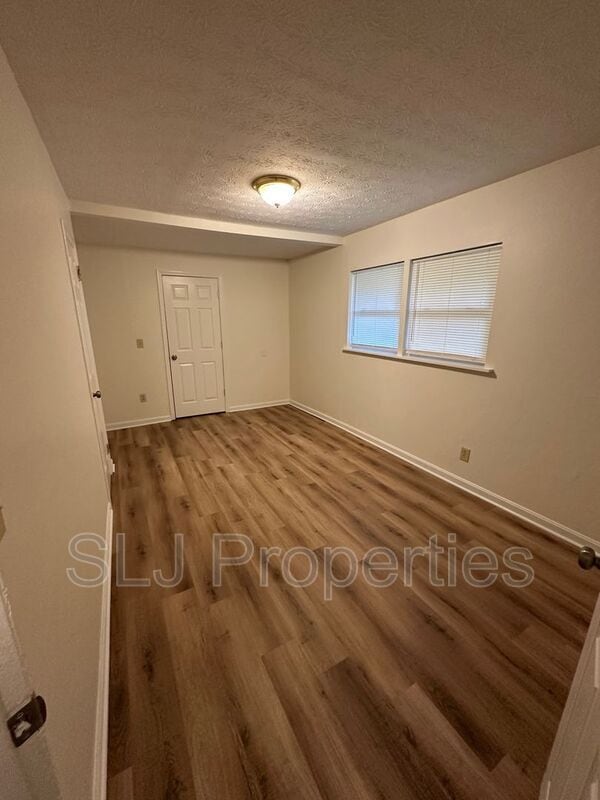 Foto del edificio - 9337 Donerail Way