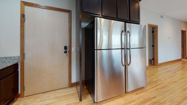 Building Photo - 1018 16th Ave SE