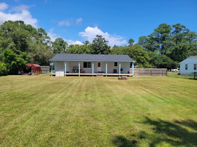 Building Photo - 3525 Middle Sound Loop Rd