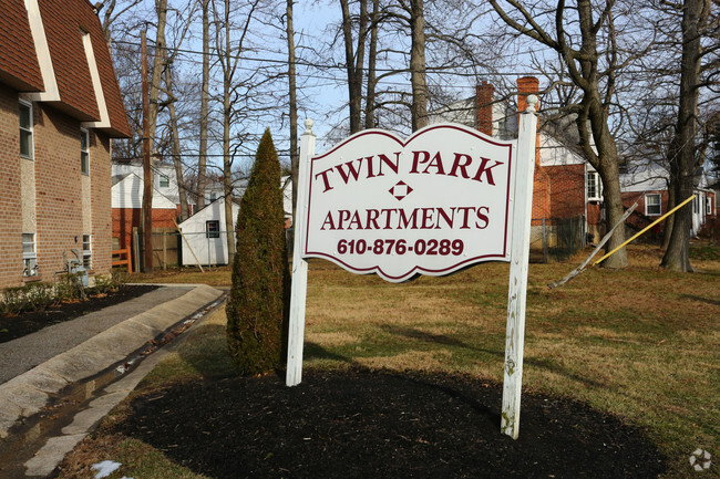 Building Photo - Twin Park Apartments