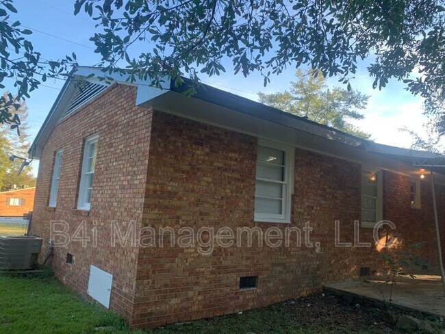 Foto del edificio - 1045 Enoch Dr