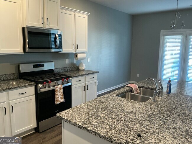 Foto del edificio - 31 Poplar Preserve Blvd