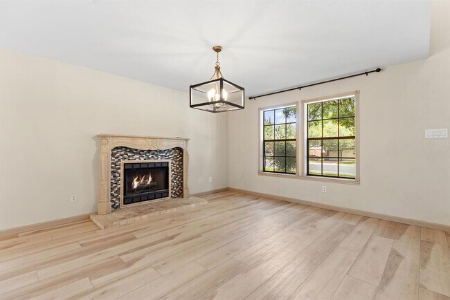 Building Photo - 17842 Park Valley Dr