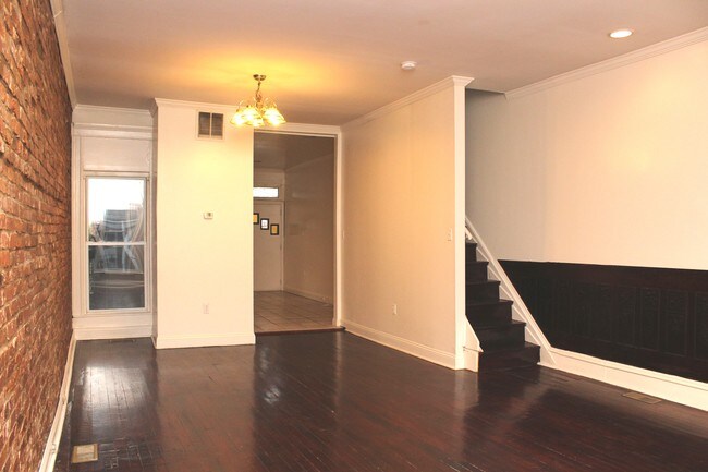 Building Photo - 324 E 28th St