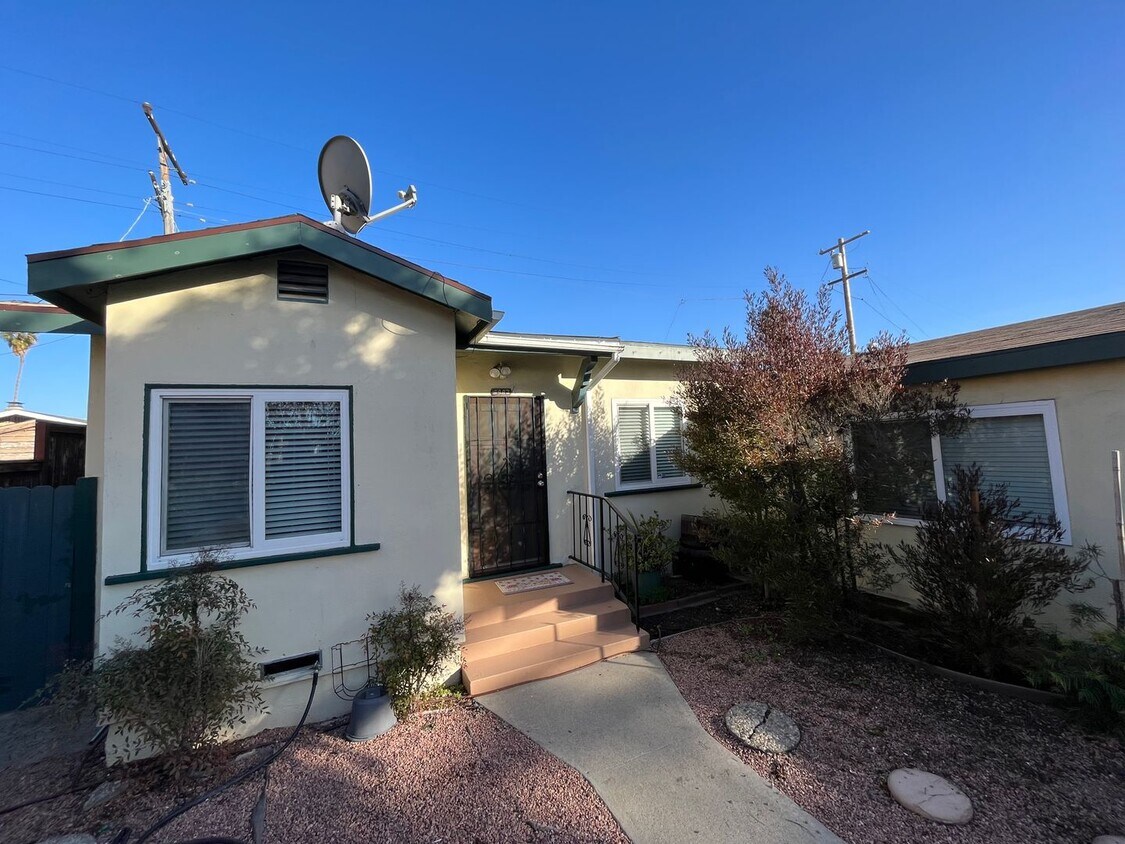 Primary Photo - 4443 Bancroft St