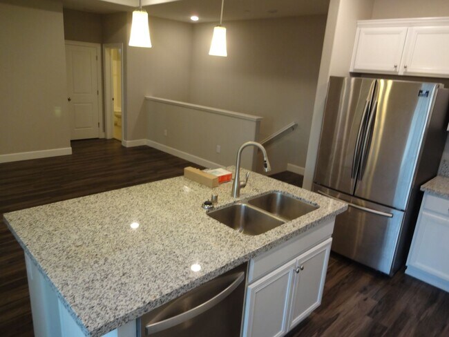 Building Photo - Almost NEW Townhome Damonte Ranch