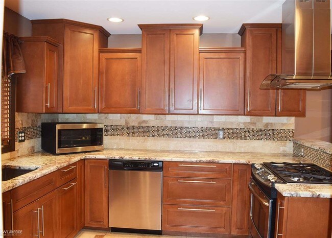 Building Photo - 45790 Meadows Cir W
